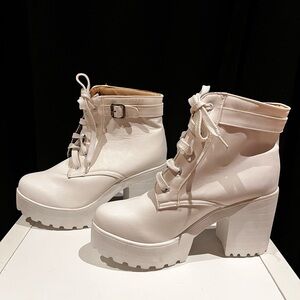 Chic White Ankle Booties with Chunky Heel